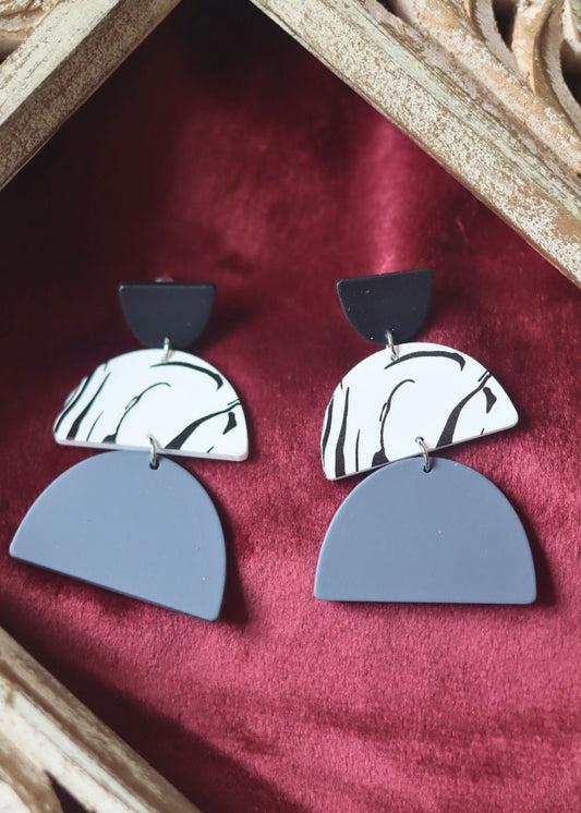 Classic Noir Earrings made by plastic