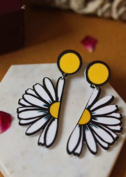 Daisy Earrings made by ceramic