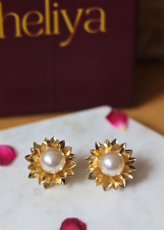 anti tarnish Floral Shine Earring