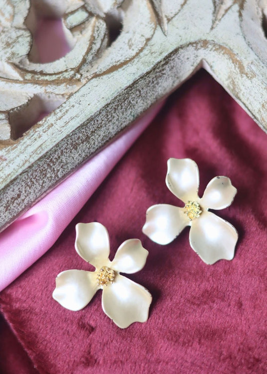 Flora Pearl Drop made with premium quality material