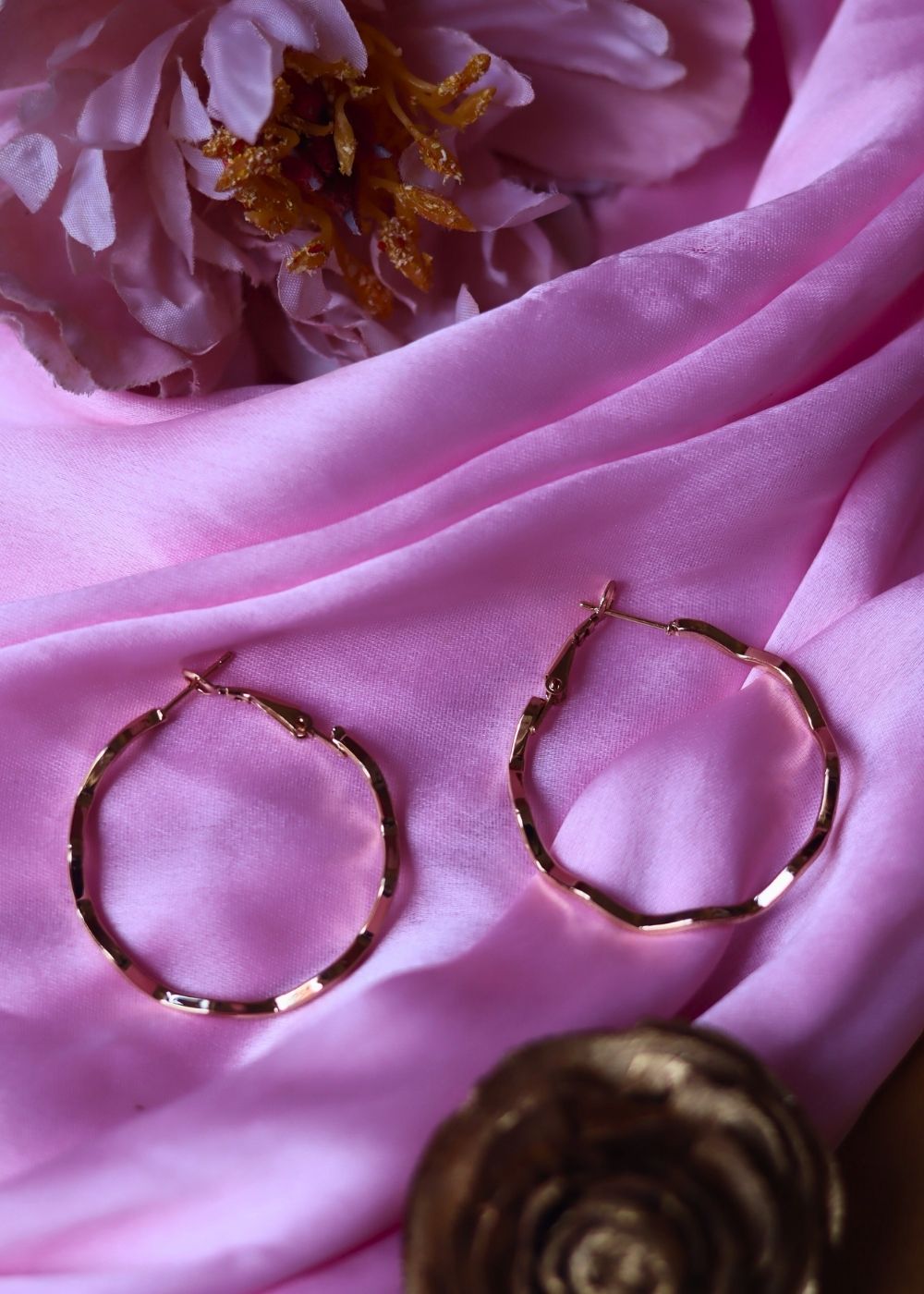 hypoallergic Twisted hoops - small