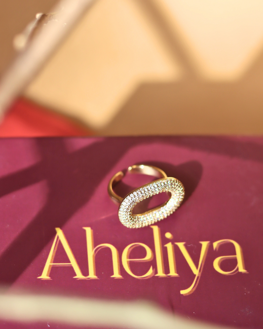 Serene Oval Ring - Gold
