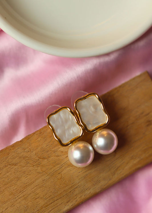 Anti tarnish Pearl essential earring