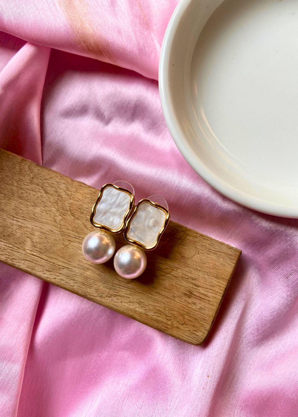 Hypoalergic Pearl essential earring 
