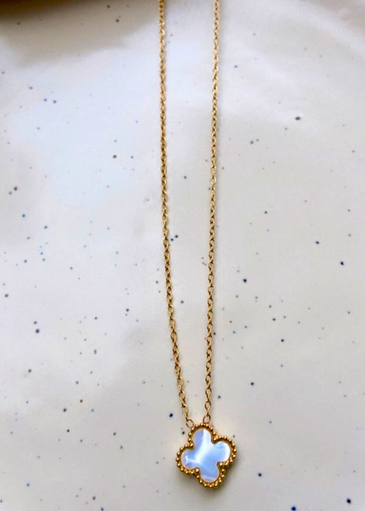 Anti tarnish White clover necklace 