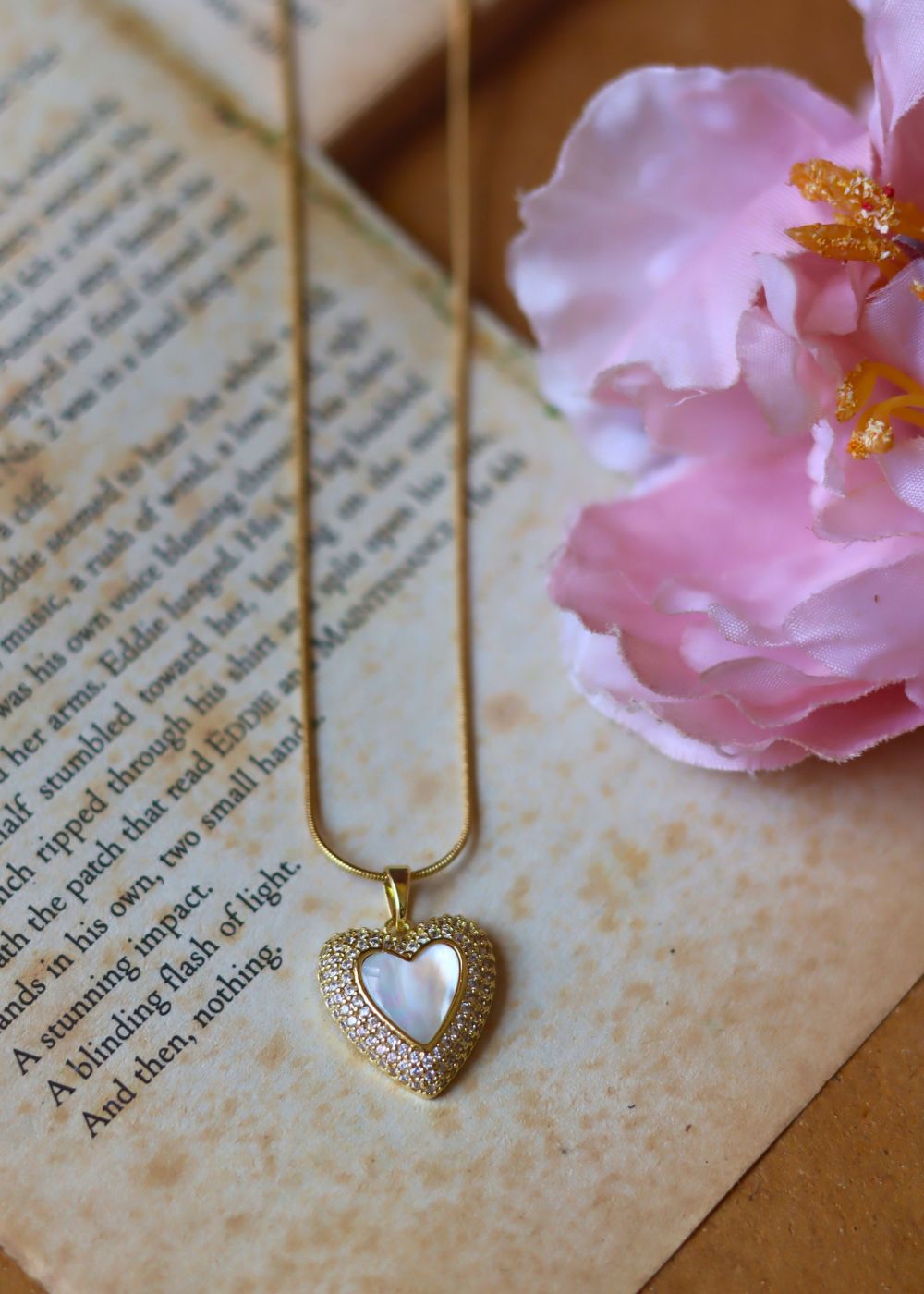 waterproof Pearly Heart Necklace