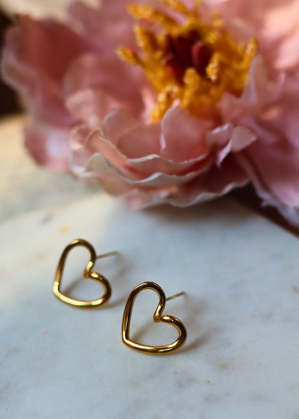 Hypoallergic Serene Heart Earrings